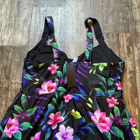 Floral One-Piece Swimsuit Size 16W - Picture 4 of 9